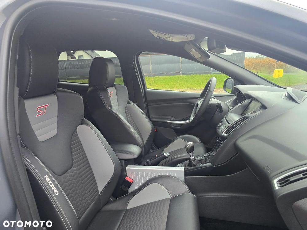 Ford Focus 2.0 EcoBoost ST mit Leder-Sport-Paket - 18