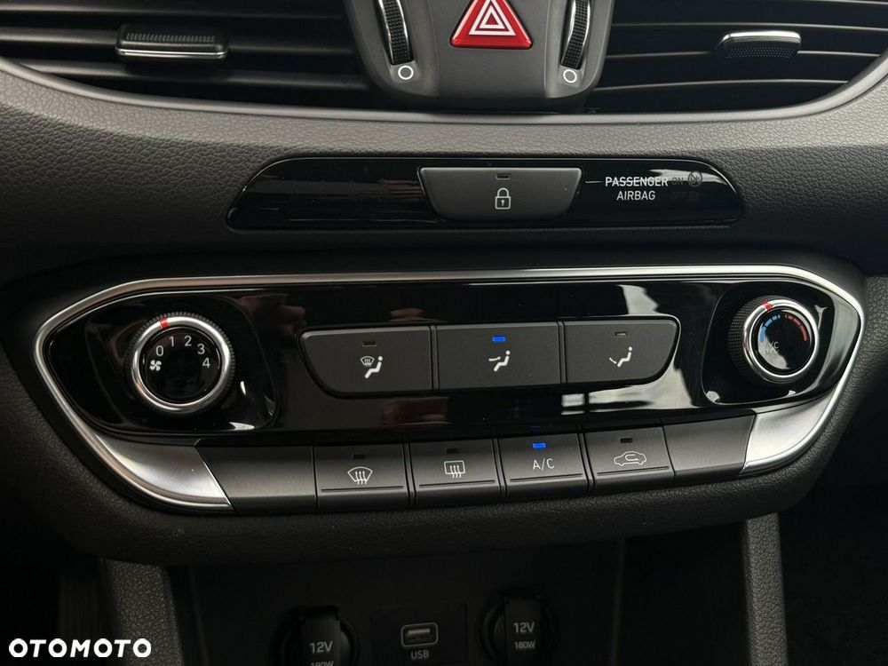 Hyundai i30 1.5 DPI Classic + - 24
