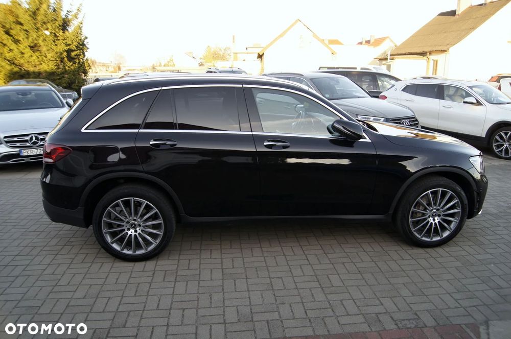 Mercedes-Benz GLC 300 e 4Matic 9G-TRONIC AMG Line - 37