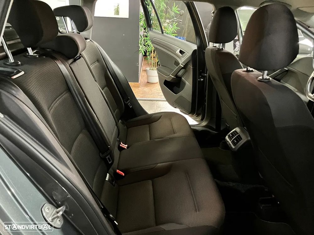 VW Golf Variant 1.6 TDi Confortline - 12