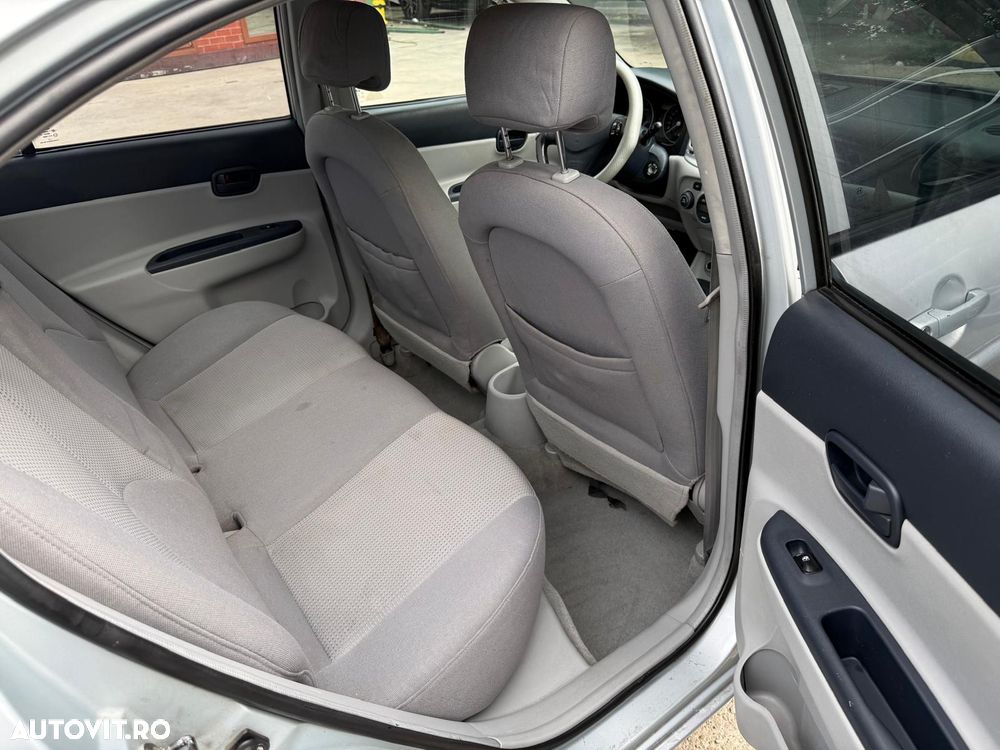 Hyundai Accent - 9