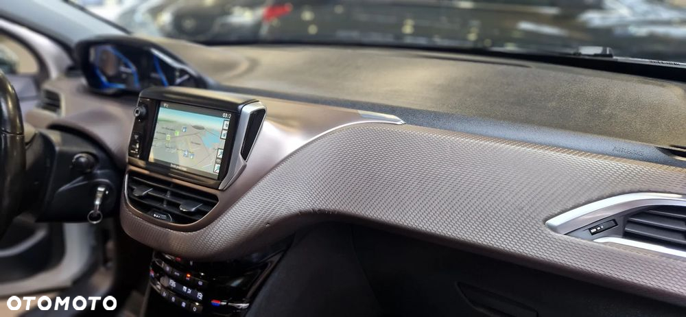 Peugeot 2008 1.2 Pure Tech Style EU6 - 30