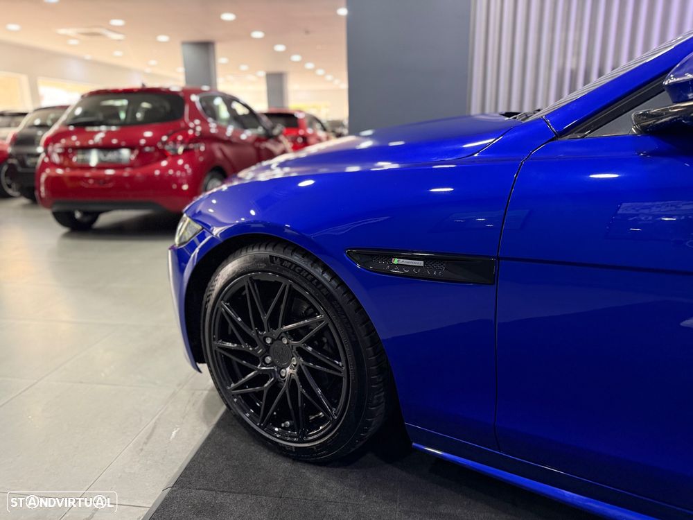 Jaguar XE 2.0 D R-Sport - 25