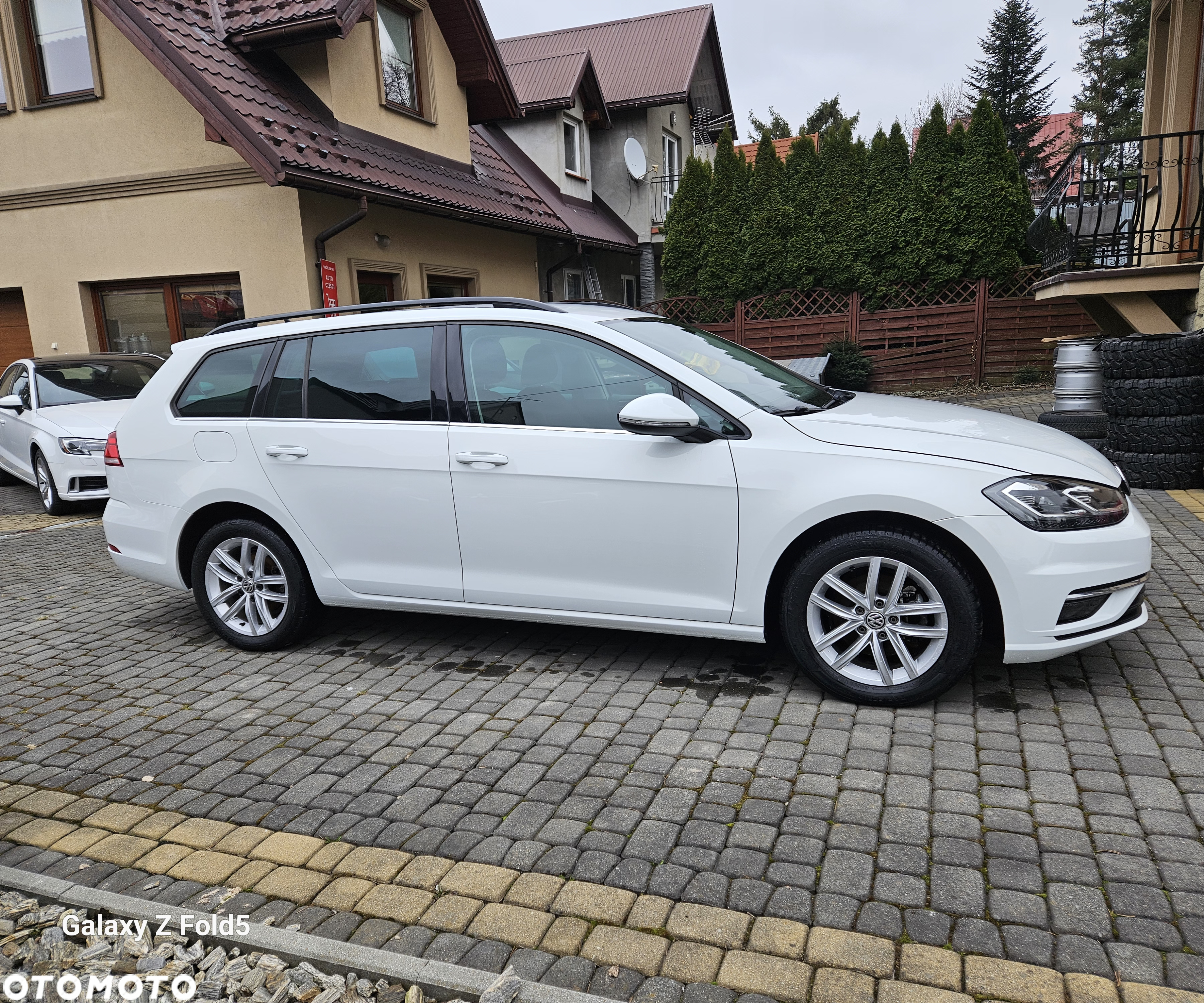 Volkswagen Golf 2.0 BlueTDI DSG Comfortline - 3