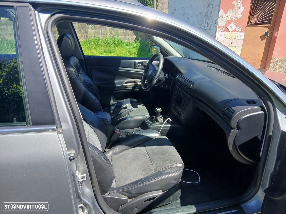 VW Passat Variant 1.9 TDi Highline 4M - 9