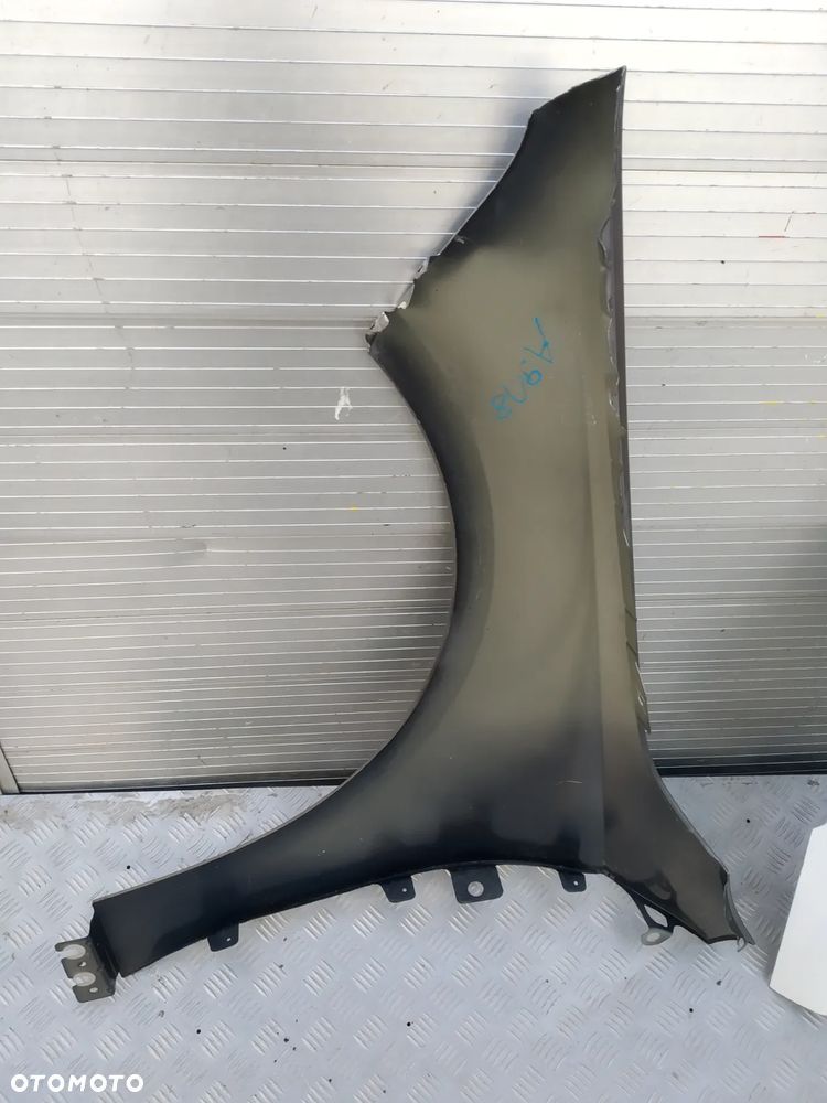 A918/A932/F977 MERCEDES A KLASA W177 BŁOTNIK PRAWY BIAŁY - 3