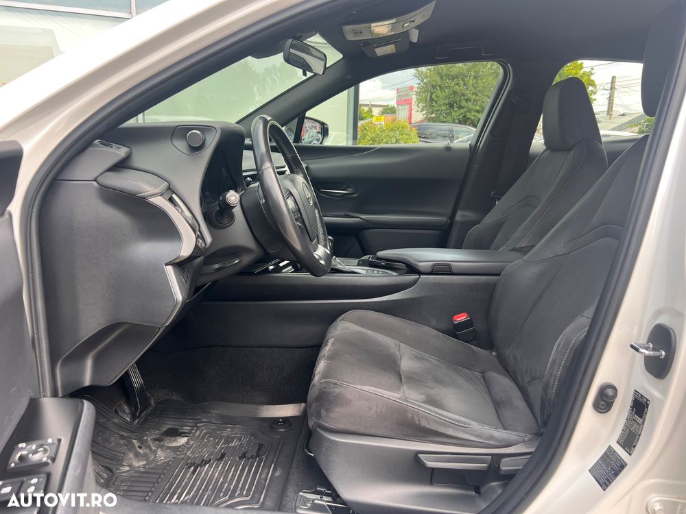 Lexus UX - 10