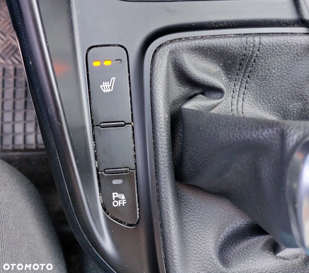 Kia Carens 1.6 GDI L - 19