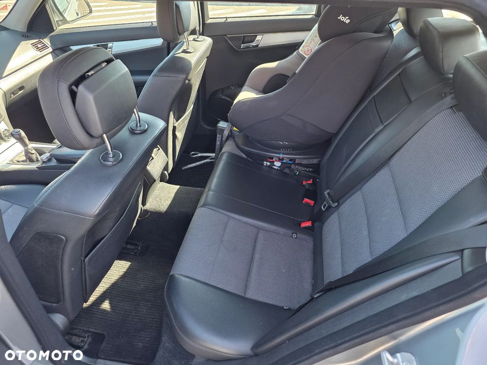 Mercedes-Benz Klasa C ver-220-cdi-avantgarde - 20
