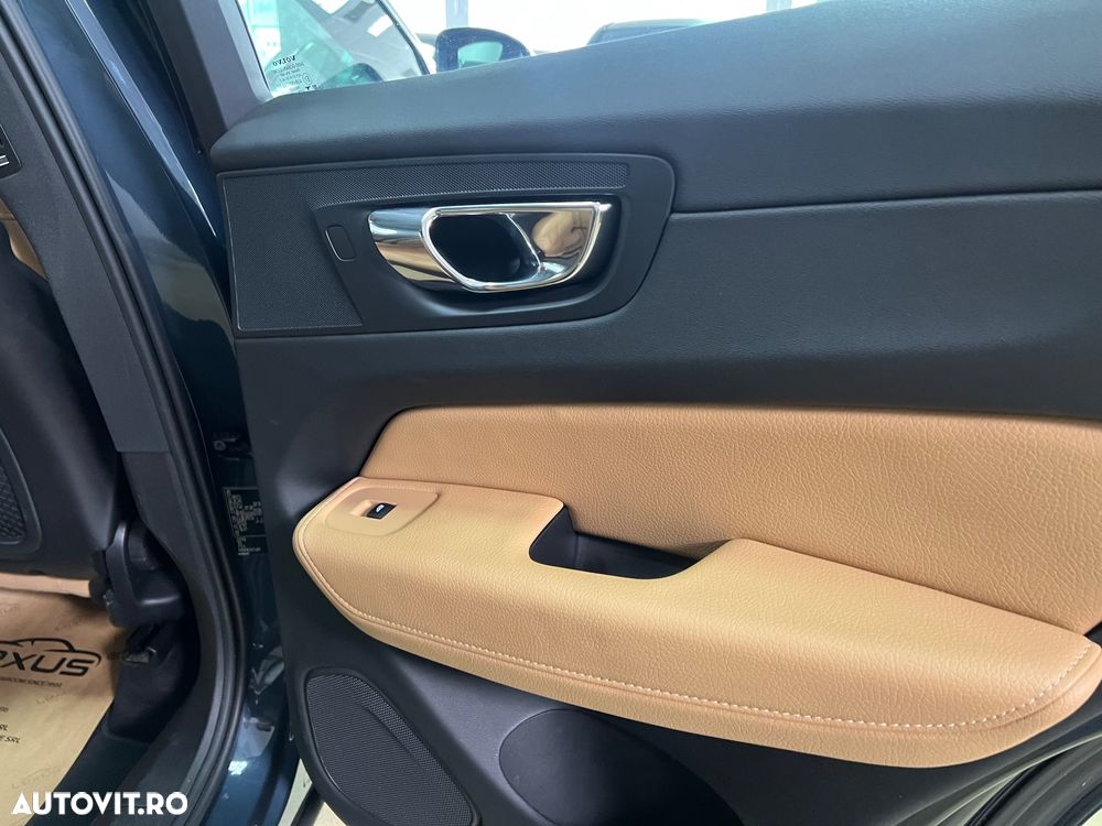 Volvo XC 60 T8 Twin Engine AWD Momentum Pro - 15