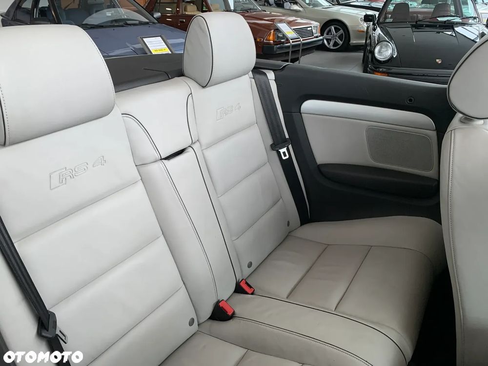 Audi RS4 Cabrio Standard - 16