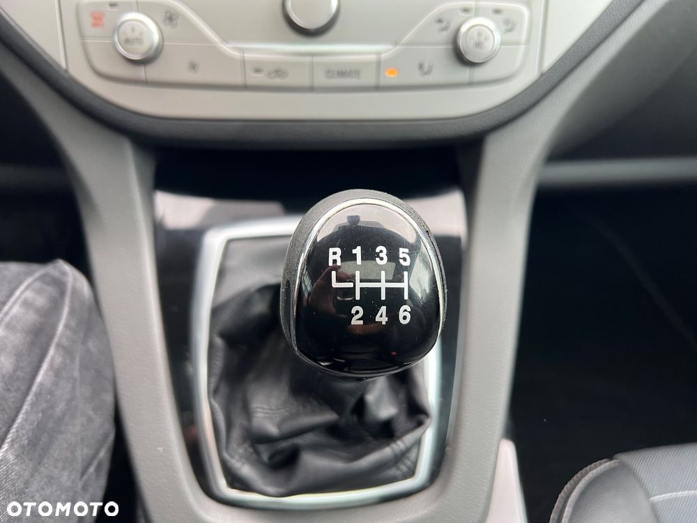 Ford Kuga - 37
