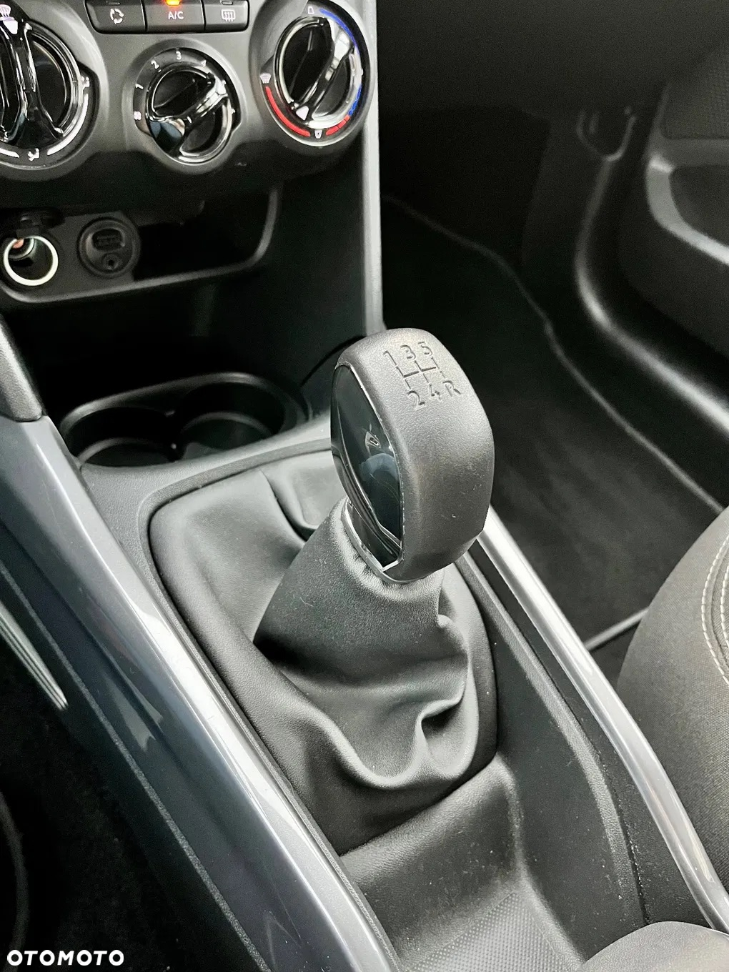 Peugeot 2008 1.2 Pure Tech Style S&S - 34
