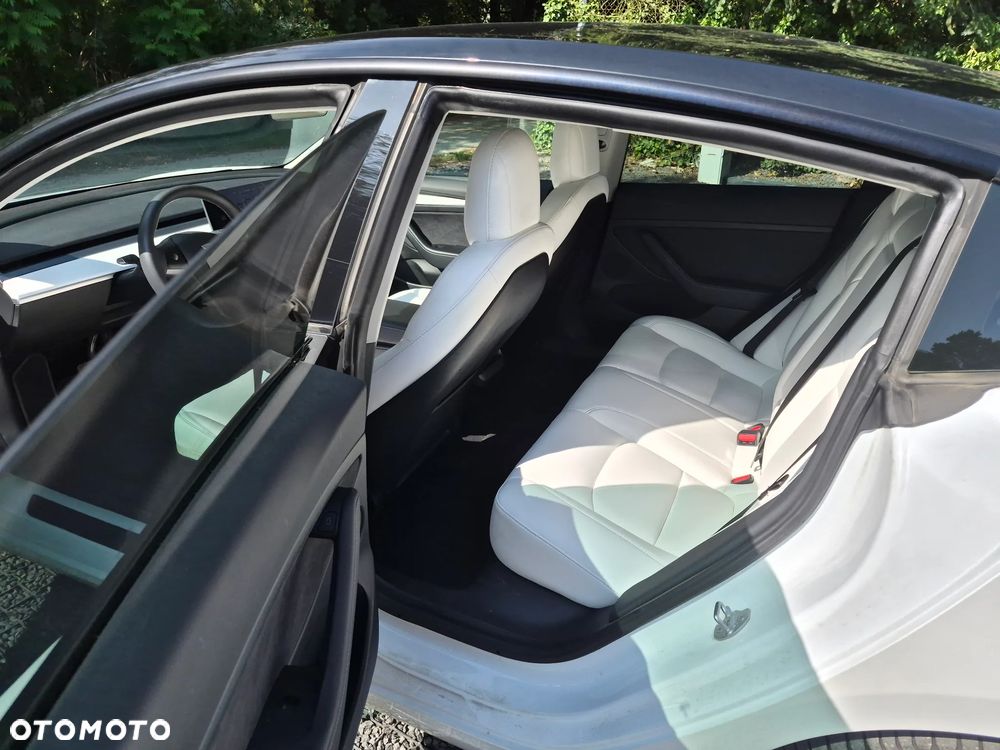 Tesla Model 3 Long Range AWD - 17