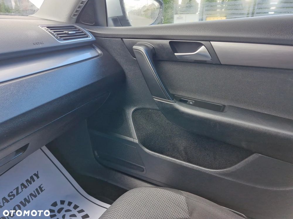 Volkswagen Passat 2.0 TDI Comfortline - 15