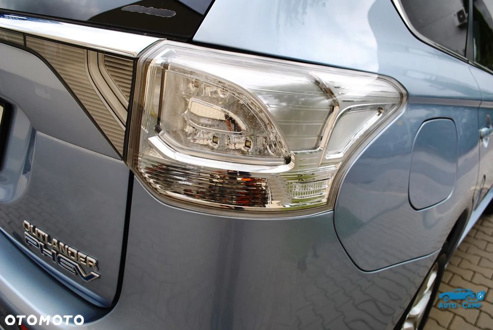 Mitsubishi Outlander Instyle NAVI + - 28