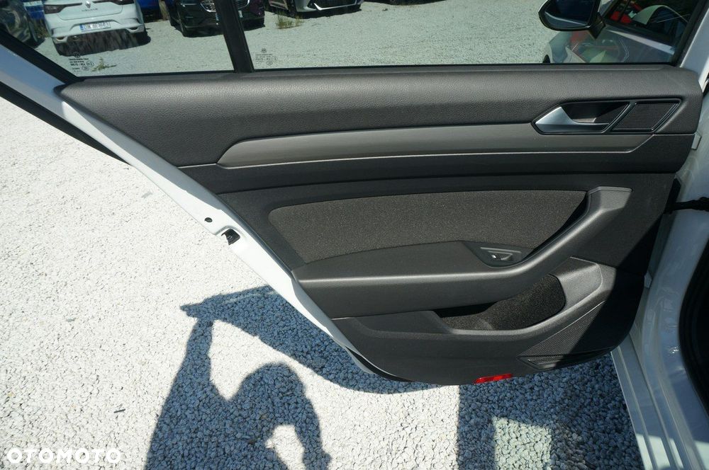 Volkswagen Passat 2.0 TDI EVO Essence DSG - 23