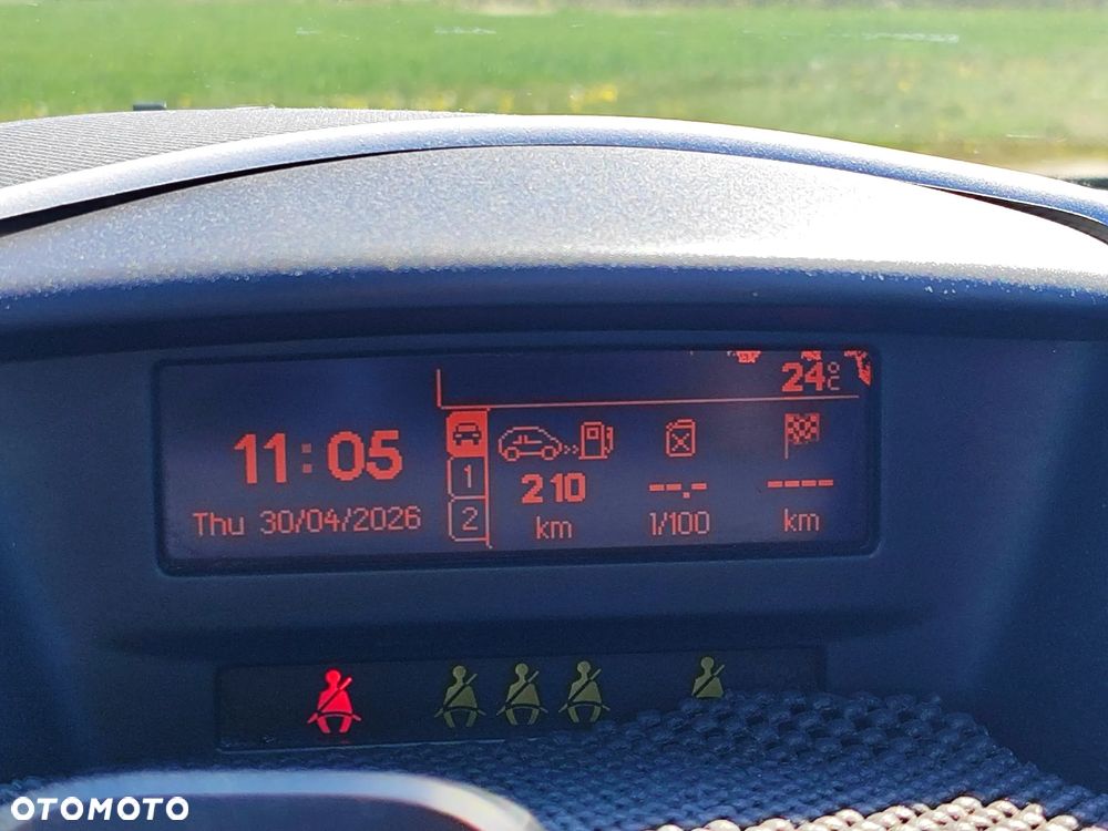 Peugeot 207 - 23