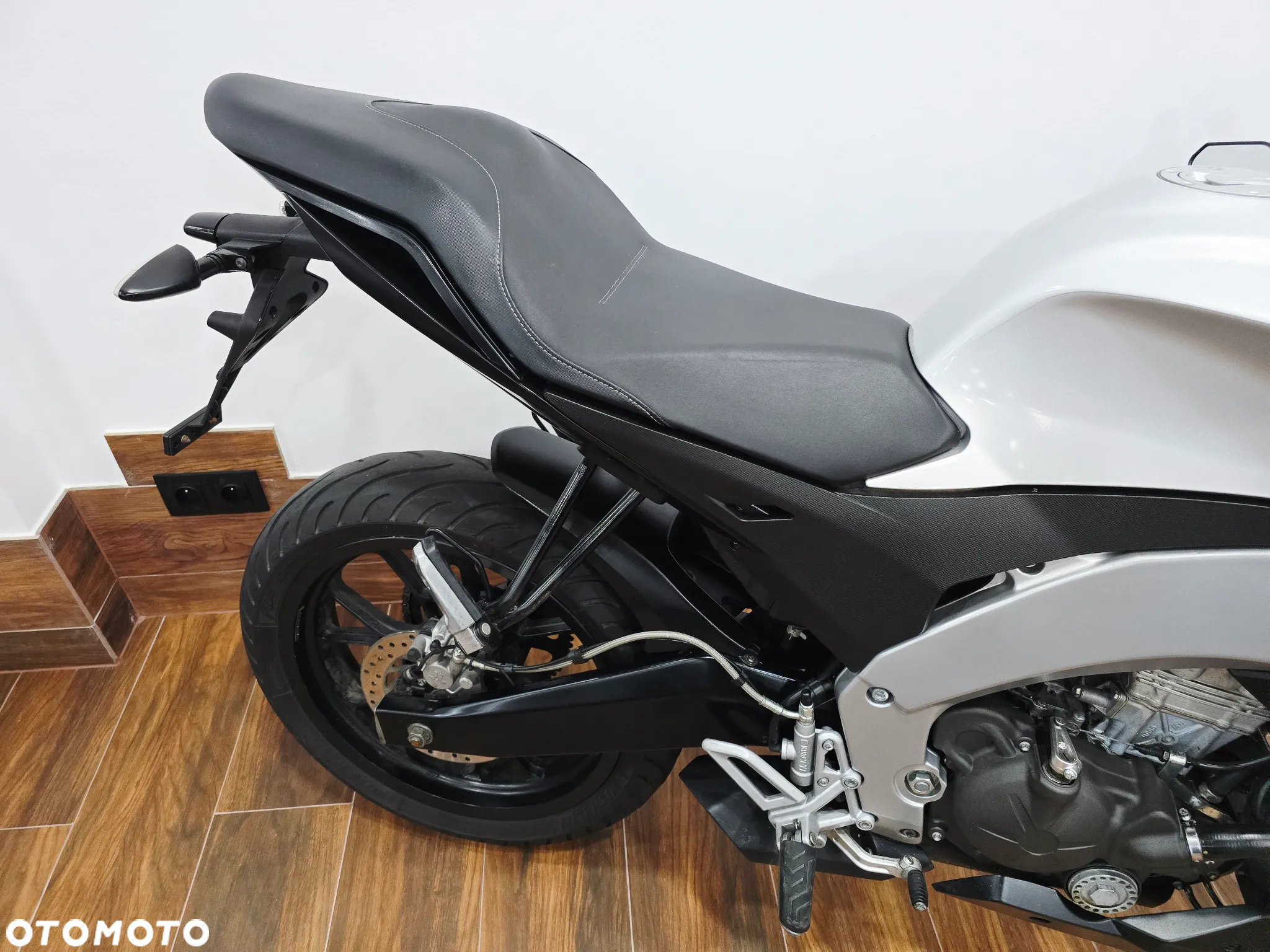 Aprilia Tuono - 16