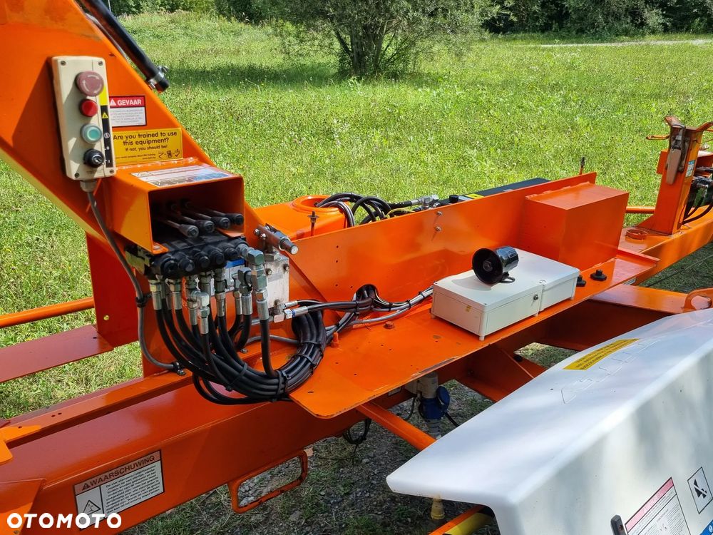 Nifty 170 HAC Zwyżka koszowa 17 metrów Podnośnik. jak Nowa z salonu 2015rok. PRĄD 230v. 4 sekcje sterowania na dole Nowy model! Z komuny Norweskiej. Używana była 1 raz do roku. Serwisowana w DEKRA do końca OKAZJA. Zwyżka Obrotowa. Poziomowanie kosza. Pełna Hydraulika. Ani deka luzów i wycieków. Zadbany sprzęt. Posiadam 2 identyczne sztuki. Druga z 2020 roku! - 10