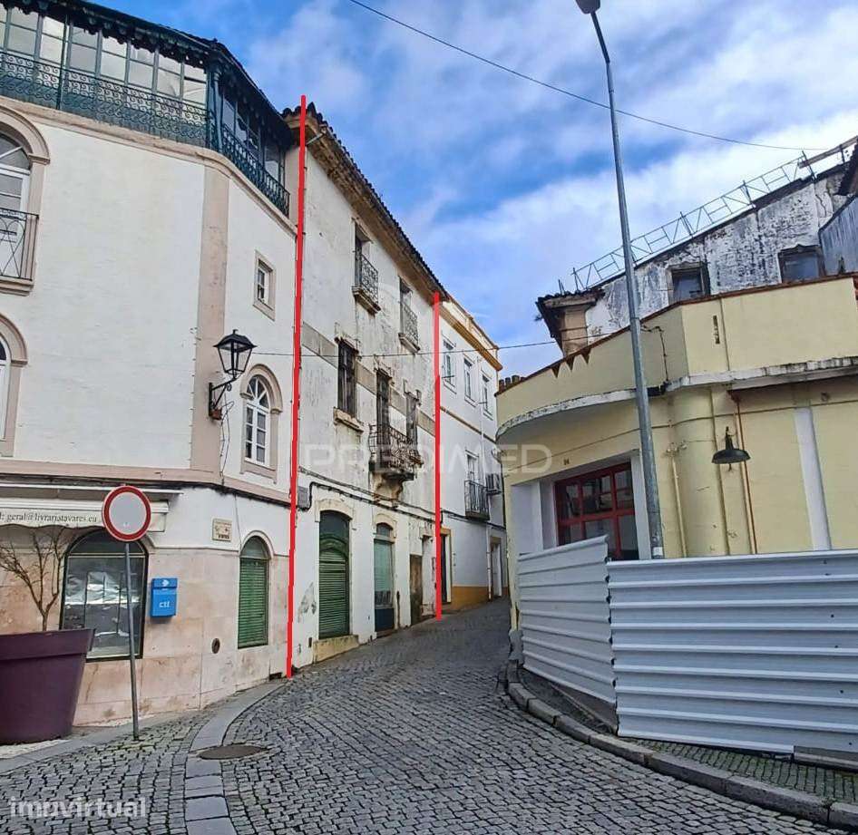 Moradia para investimento com projeto de arquitetura aprovado