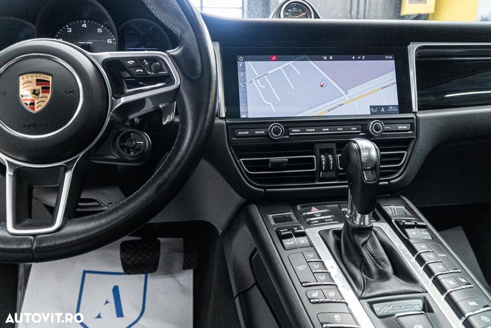 Porsche Macan S - 30