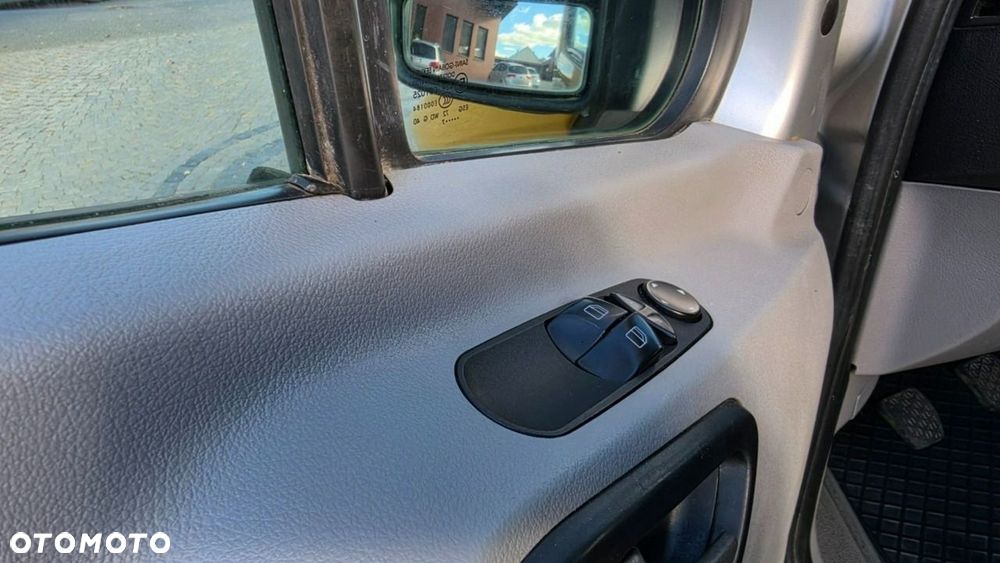 Mercedes-Benz Sprinter - 12