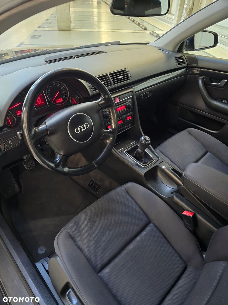 Audi A4 Limousine - 3