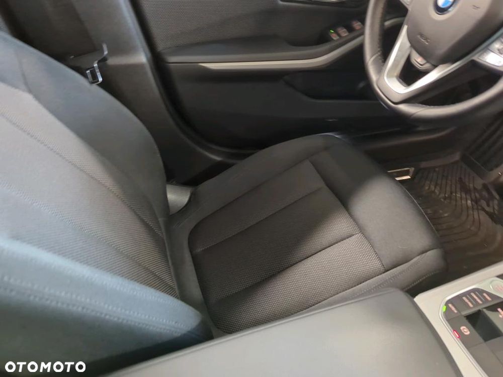 BMW Seria 3 318i - 15