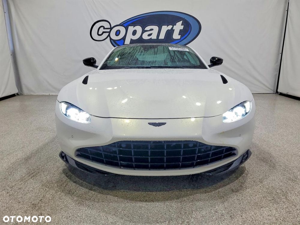 Aston Martin Vantage - 2