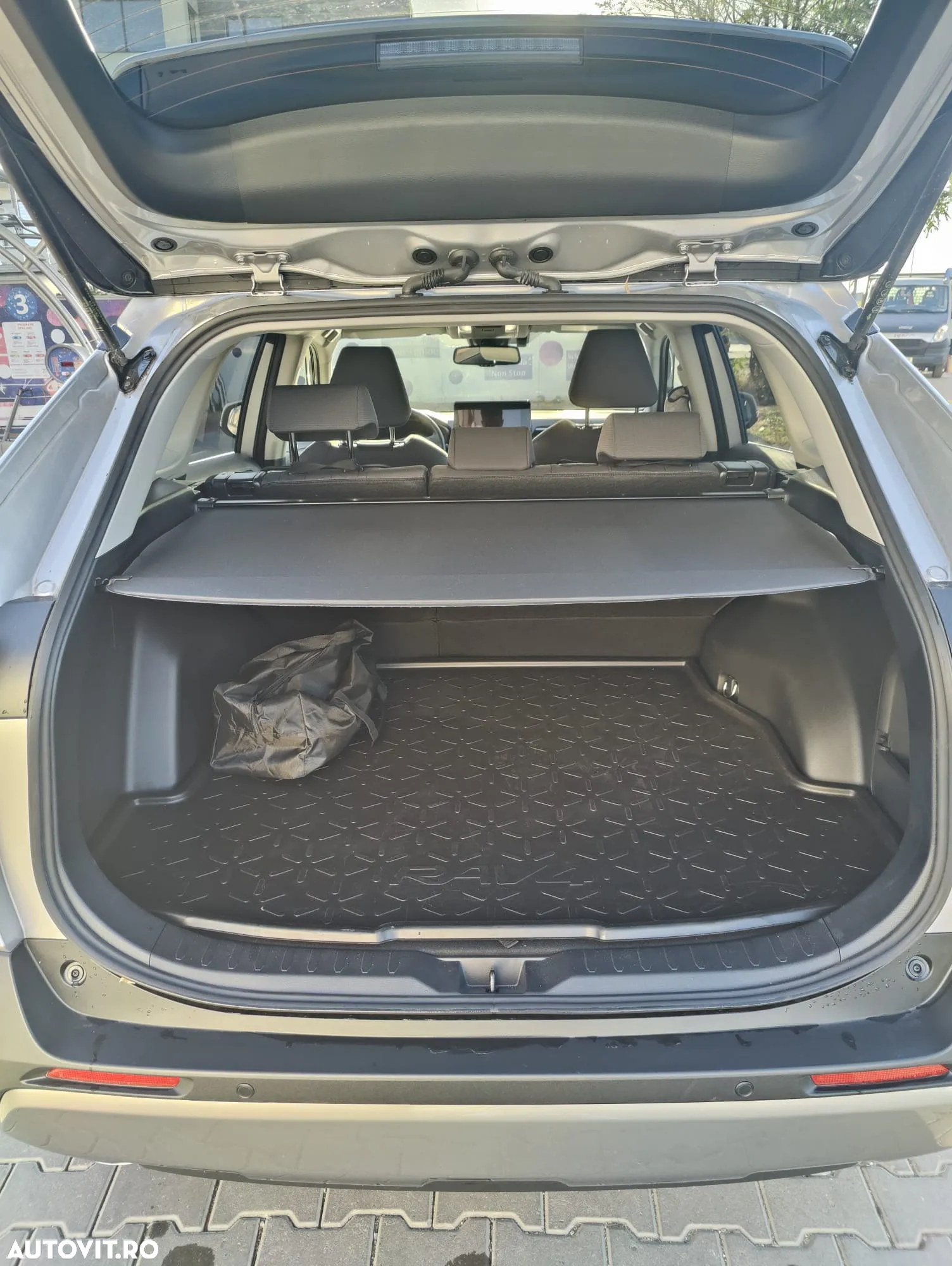 Toyota RAV4 - 10