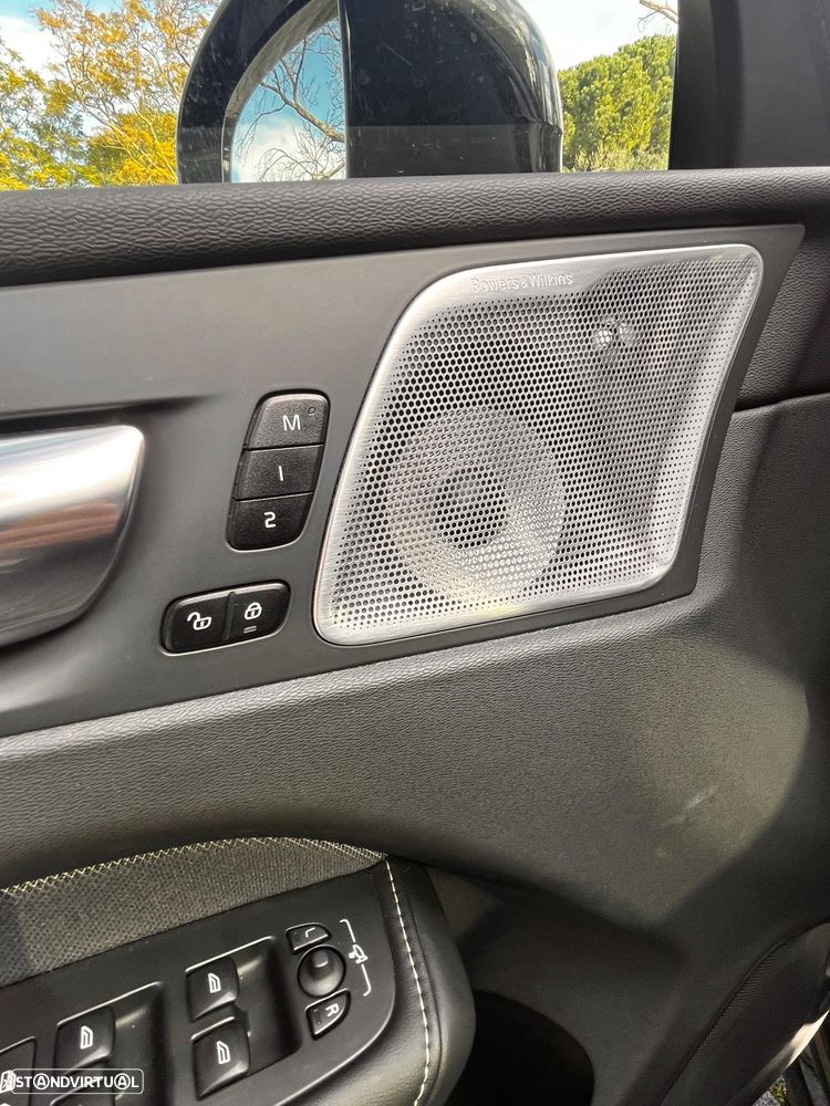 Volvo XC 60 2.0 T6 PHEV R-Design AWD - 15