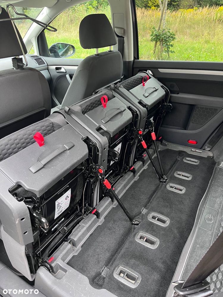 Volkswagen Touran 1.9 TDI DPF Highline DSG - 14