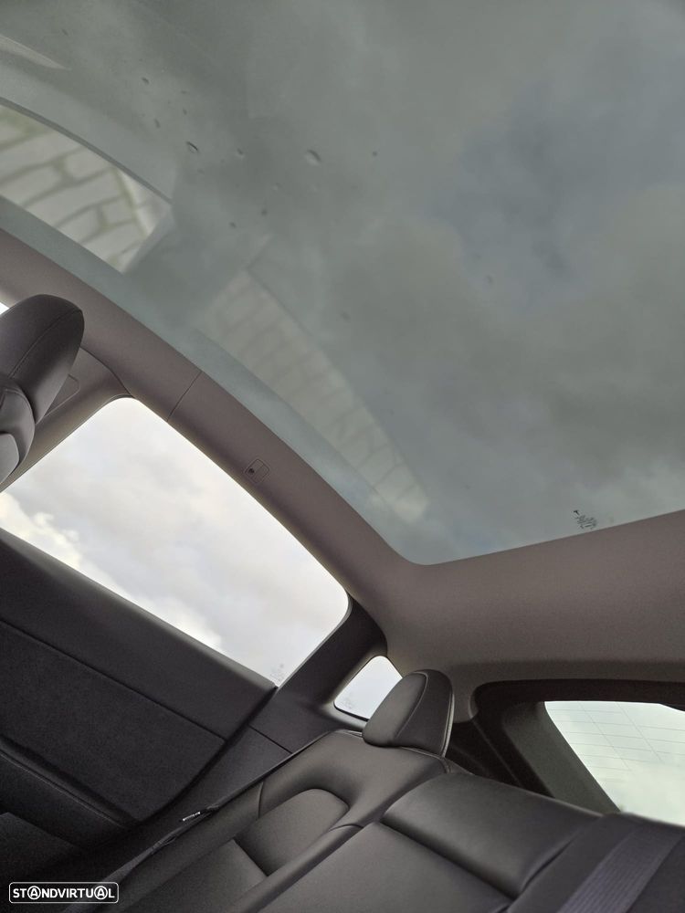 Tesla Model Y RWD - 12