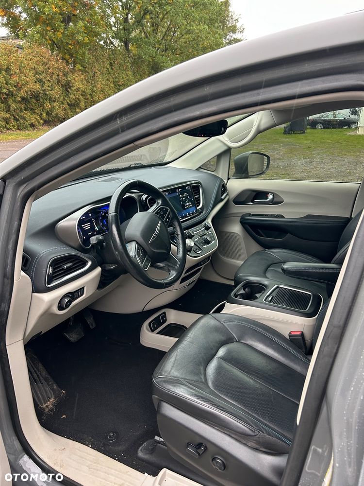 Chrysler Pacifica - 12