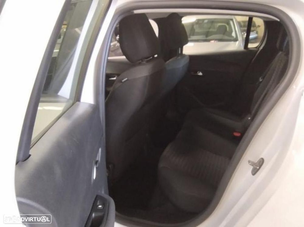 Peugeot 208 - 3