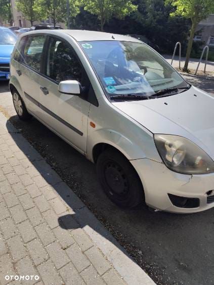 Ford Fiesta 1.4 Ambiente - 2
