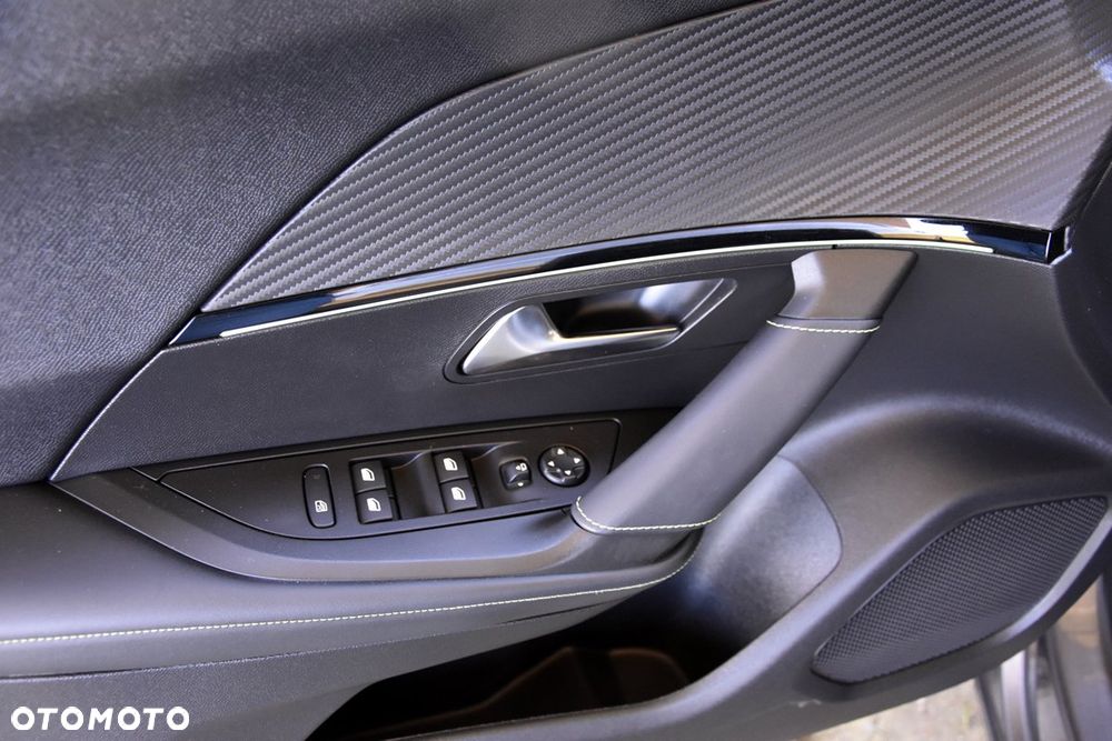 Peugeot 2008 PureTech 130 EAT8 GT - 39