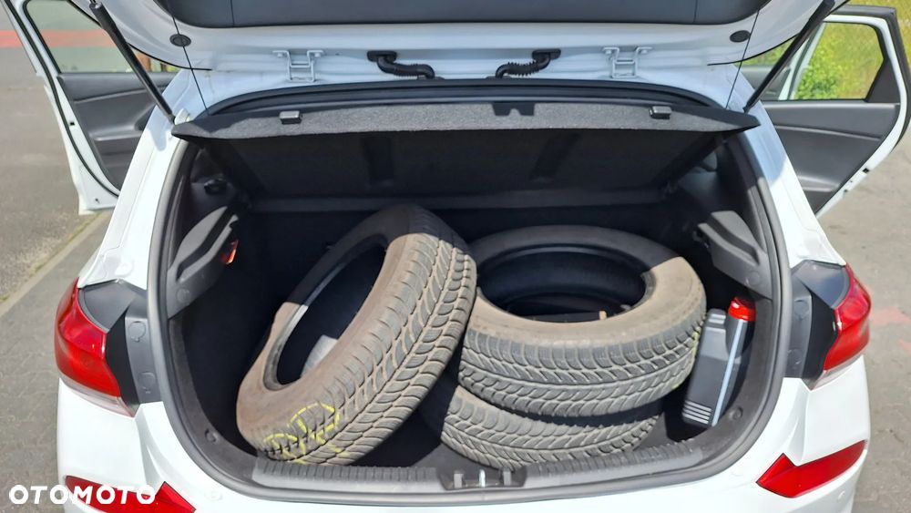 Hyundai i30 1.6 D Classic + - 10