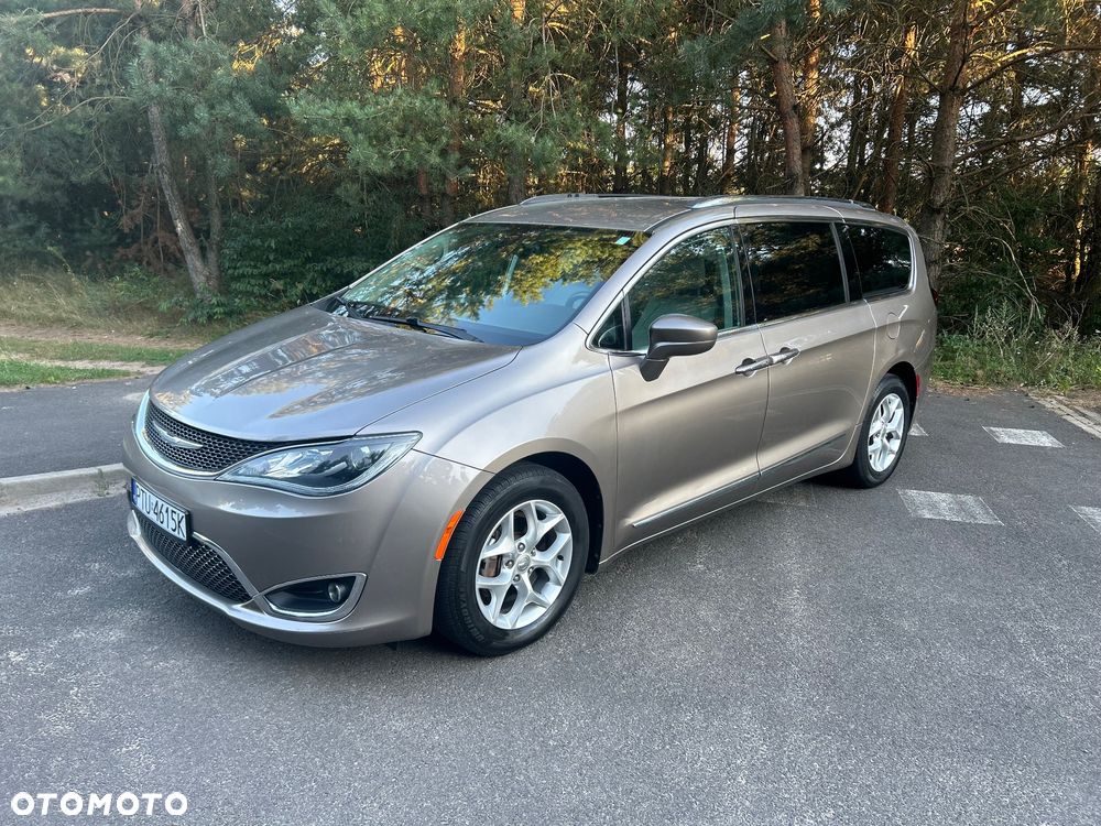 Chrysler Pacifica - 1