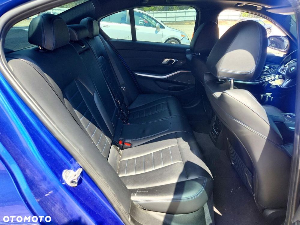 BMW Seria 3 330e xDrive M Sport - 9