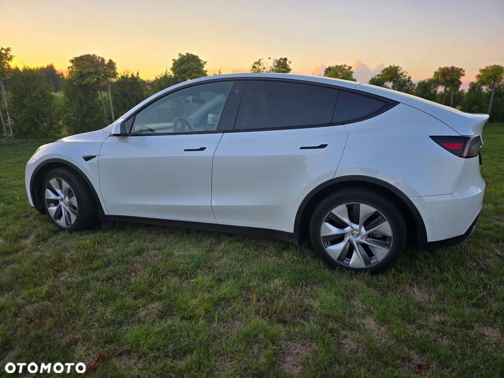 Tesla Model Y - 11