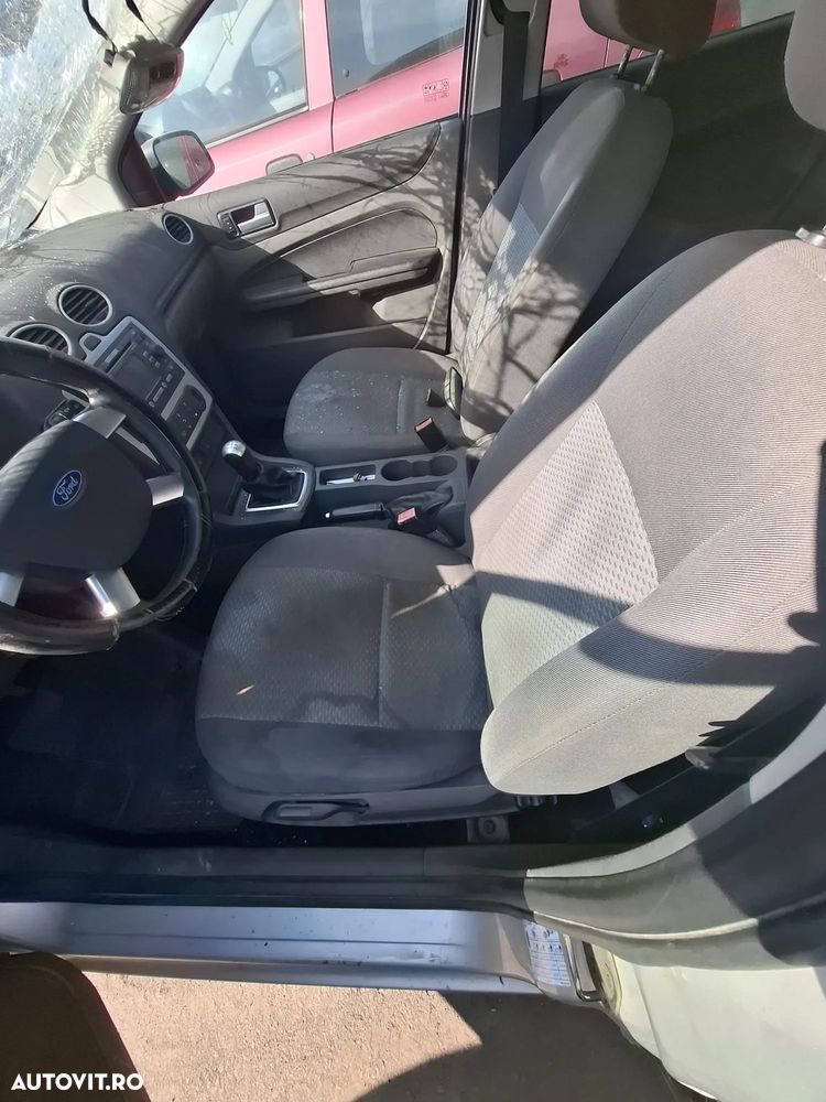 Dezmembrez Ford Focus 1.6 Tdci - 7