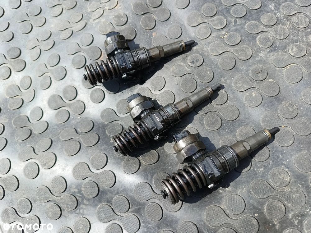 VW PASSAT B5 1.9 TDI WTRYSKIWACZ WTRYSK 038130073F 0414720007 - 1