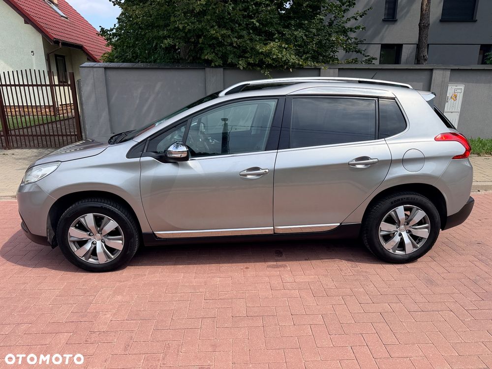 Peugeot 2008 1.2 Pure Tech Allure S&S - 13