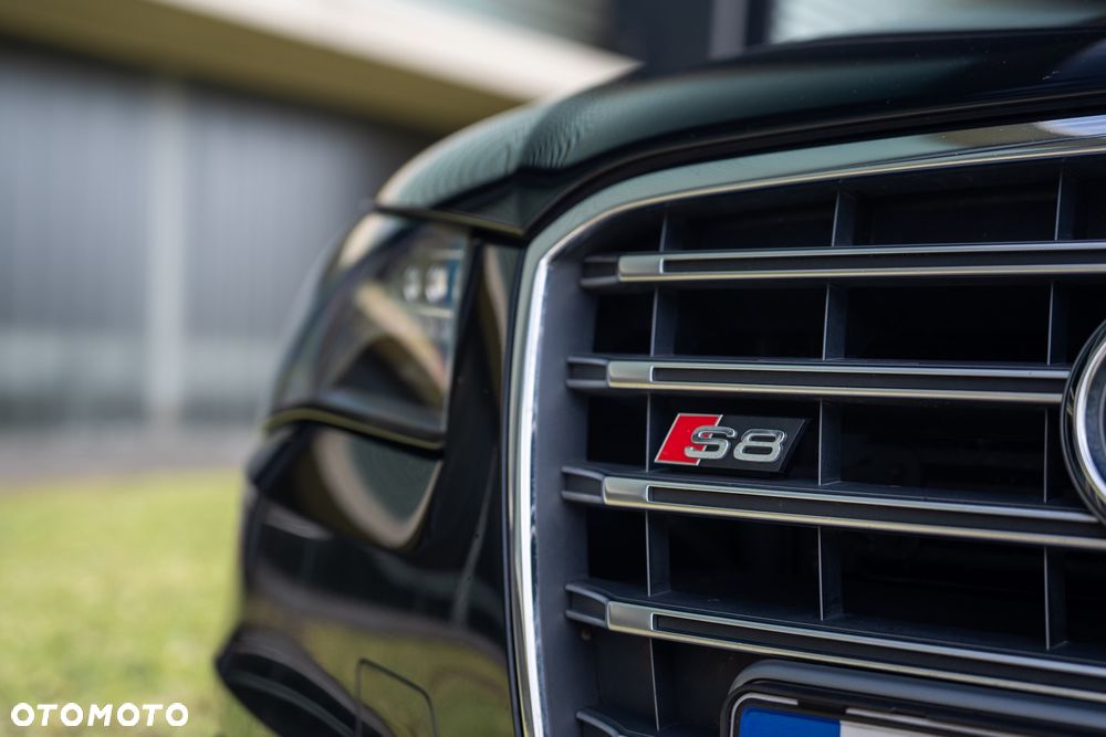Audi S8 Standard - 12