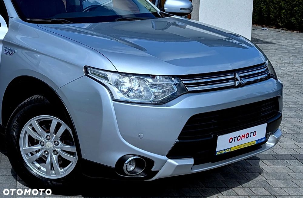 Mitsubishi Outlander Instyle NAVI + - 22
