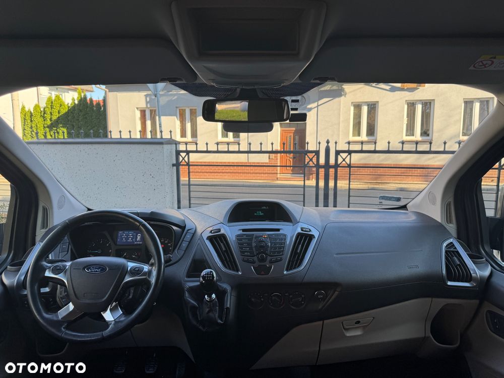 Ford Tourneo Custom - 12