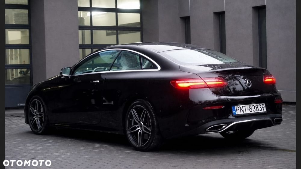 Mercedes-Benz Klasa E 400 4-Matic 9G-TRONIC - 22