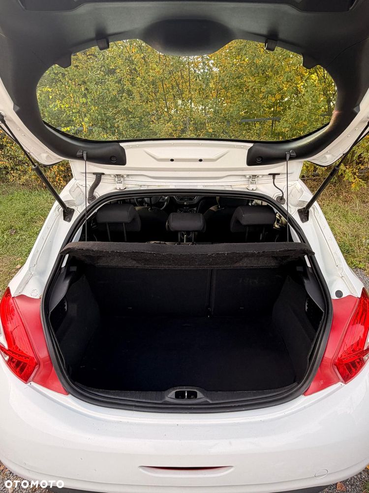 Peugeot 208 - 4